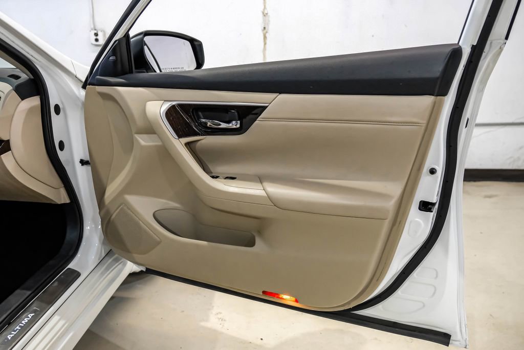 Used 2015 Nissan Altima 3.5 SL FWD image 45