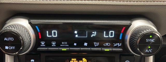 Used 2024 Toyota RAV4 XLE Premium image 28