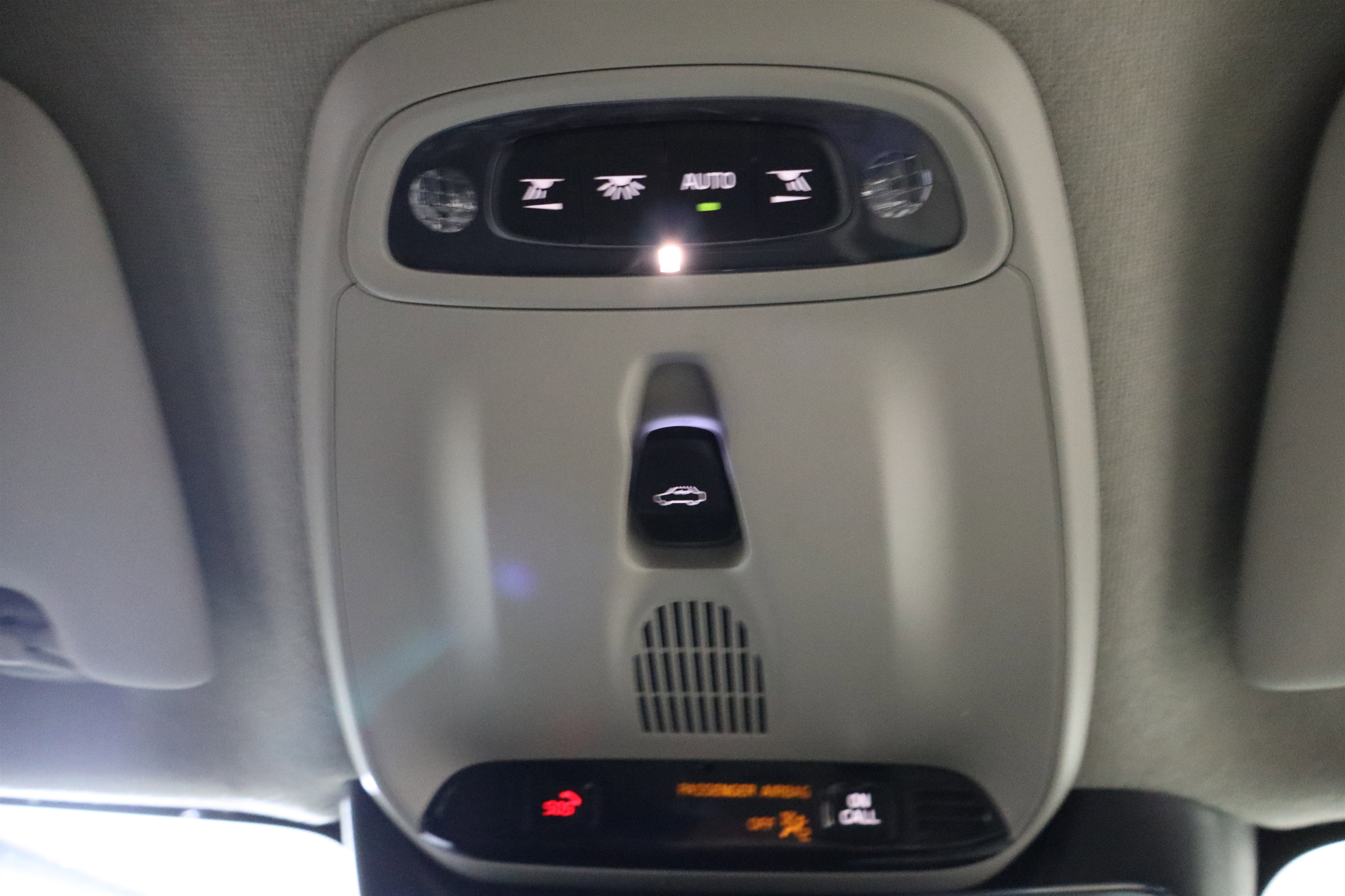 Used 2022 Volvo XC40 T4 Momentum image 28