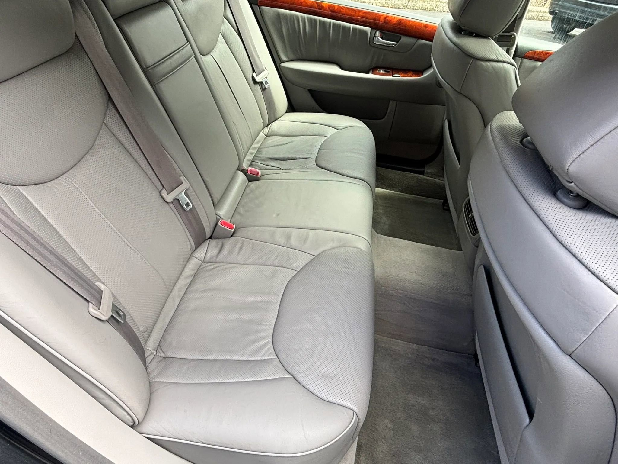 Used 2004 Lexus LS 430 RWD image 25