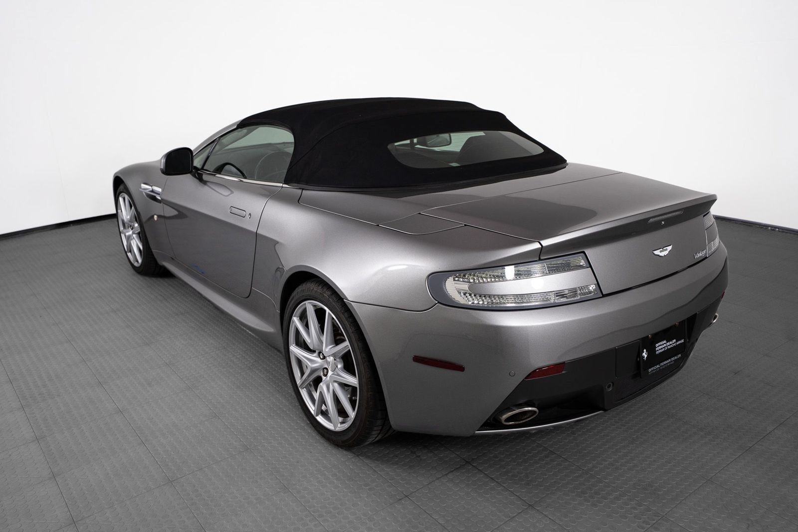 Used 2012 Aston Martin V8 Vantage Roadster RWD image 45