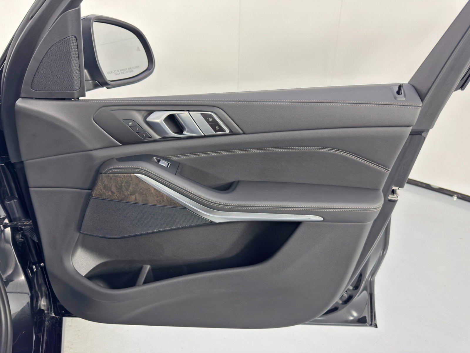 Used 2025 BMW X7 xDrive40i w/ Parking Assistance Package AWD/4WD image 49