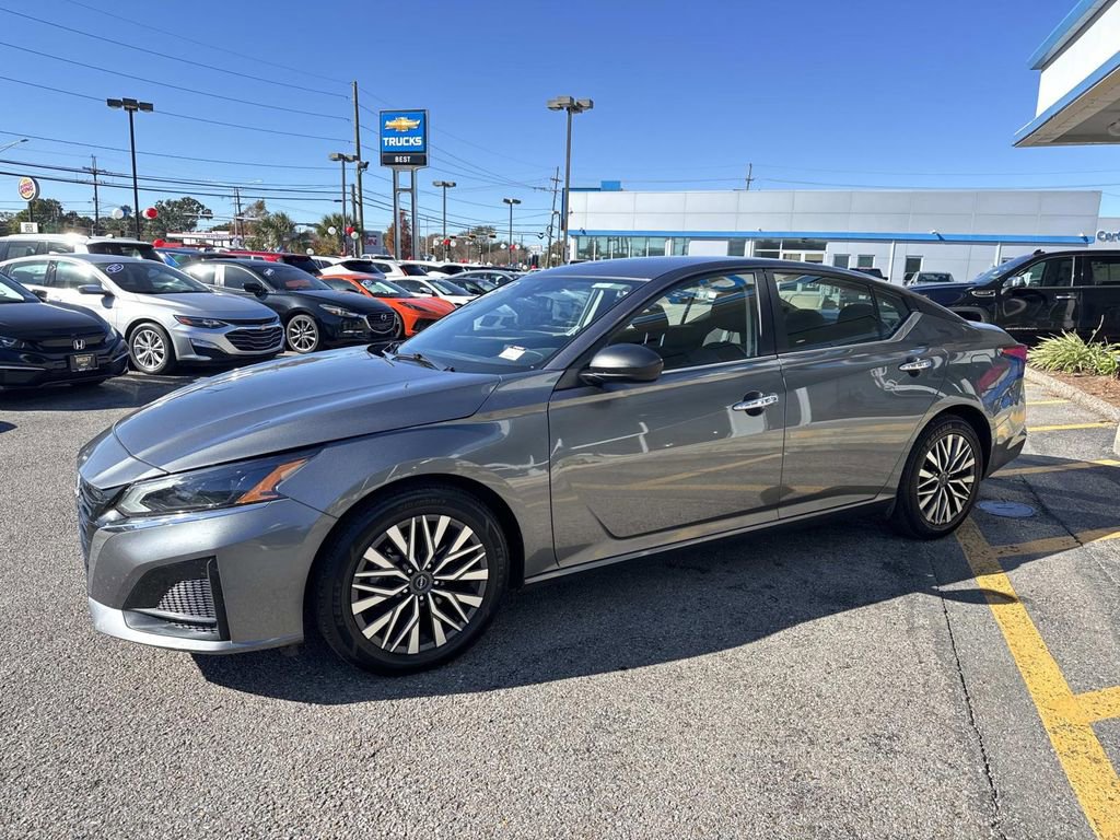 Used 2024 Nissan Altima 2.5 SV image 4