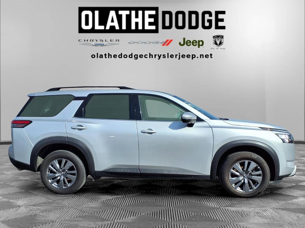 Used 2025 Nissan Pathfinder SV image 31