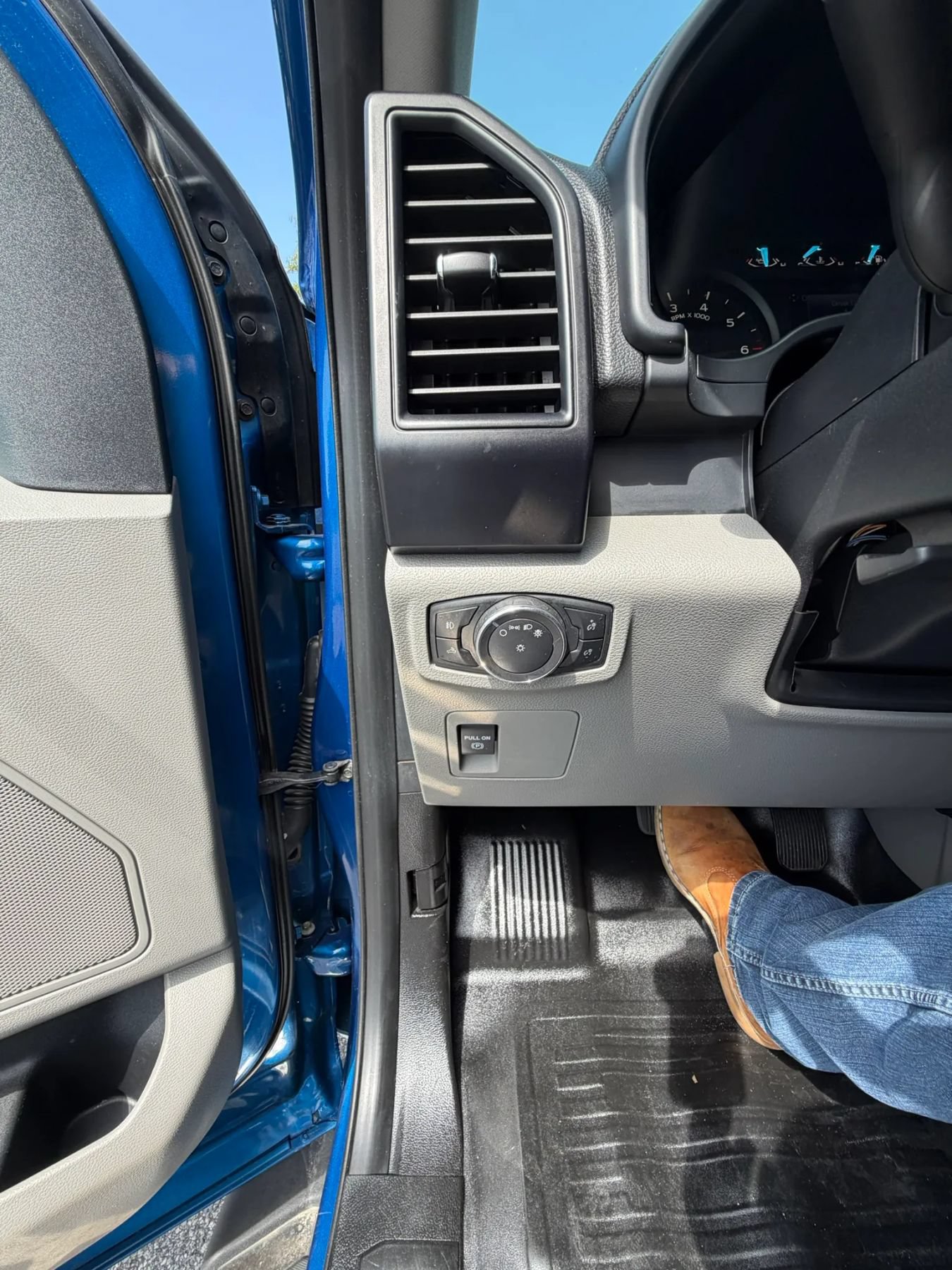 Used 2018 Ford F150 XL w/ Equipment Group 101A Mid AWD/4WD image 18
