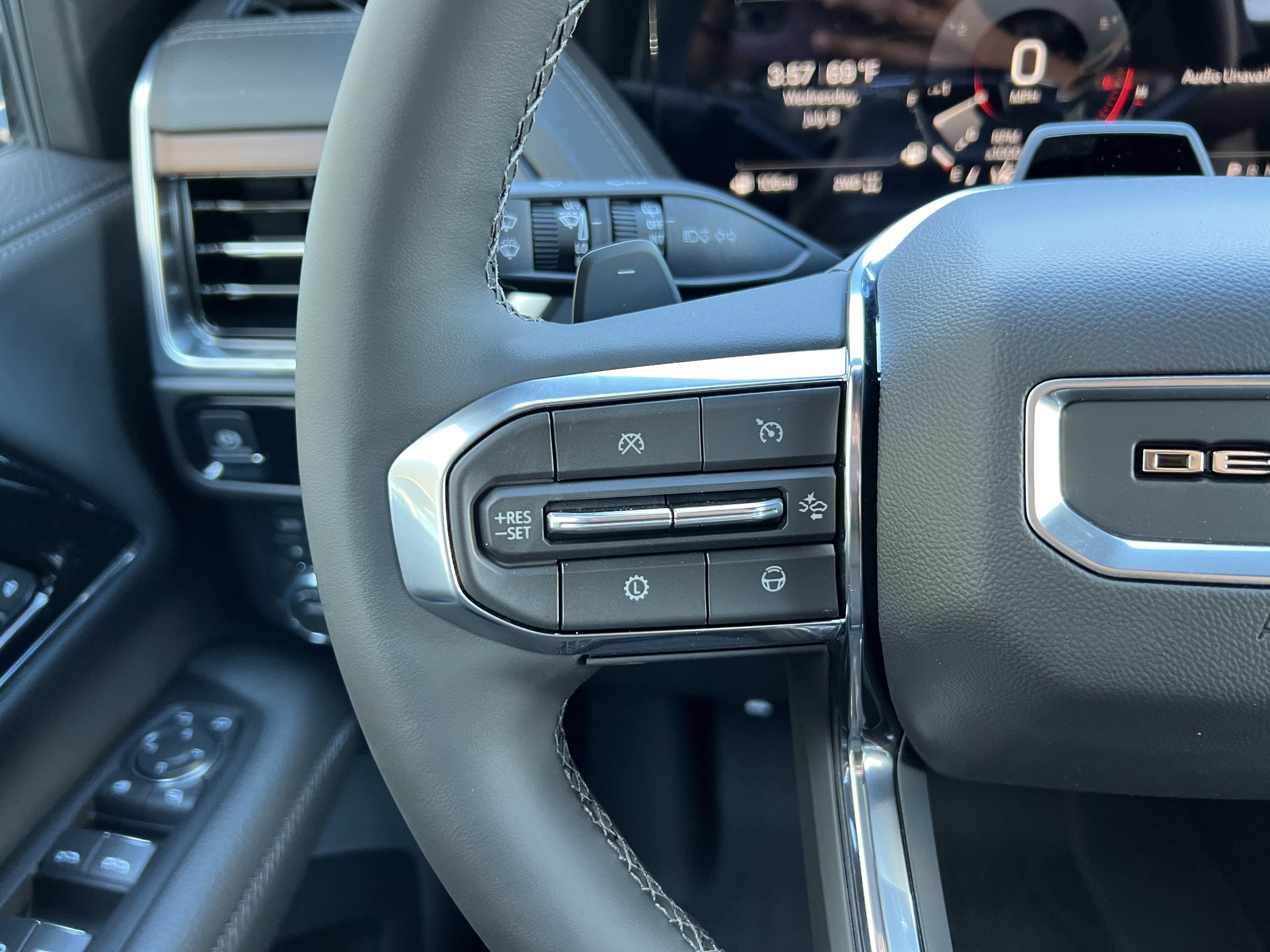 New 2026 GMC Yukon Denali w/ Denali Reserve Package AWD/4WD image 32