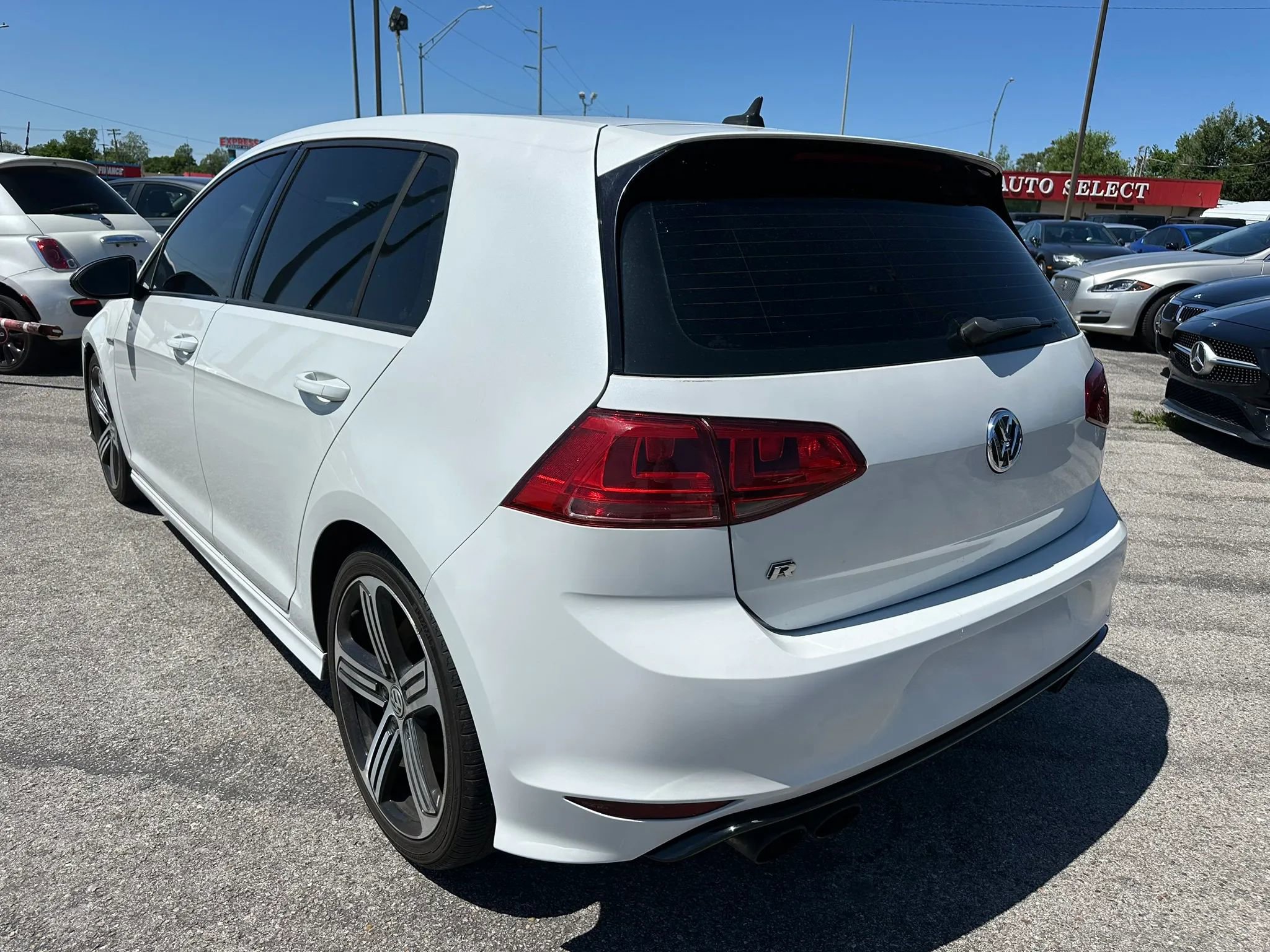 Used 2016 Volkswagen Golf R 4-Door AWD/4WD image 34