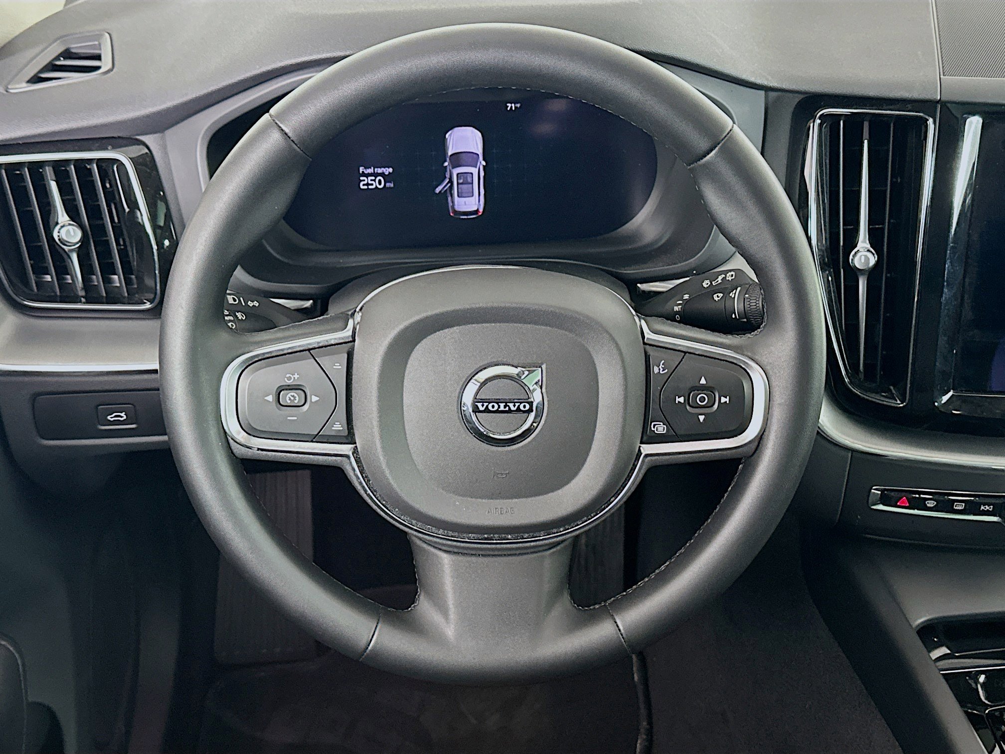 Used 2023 Volvo XC60 B5 Core AWD/4WD image 18