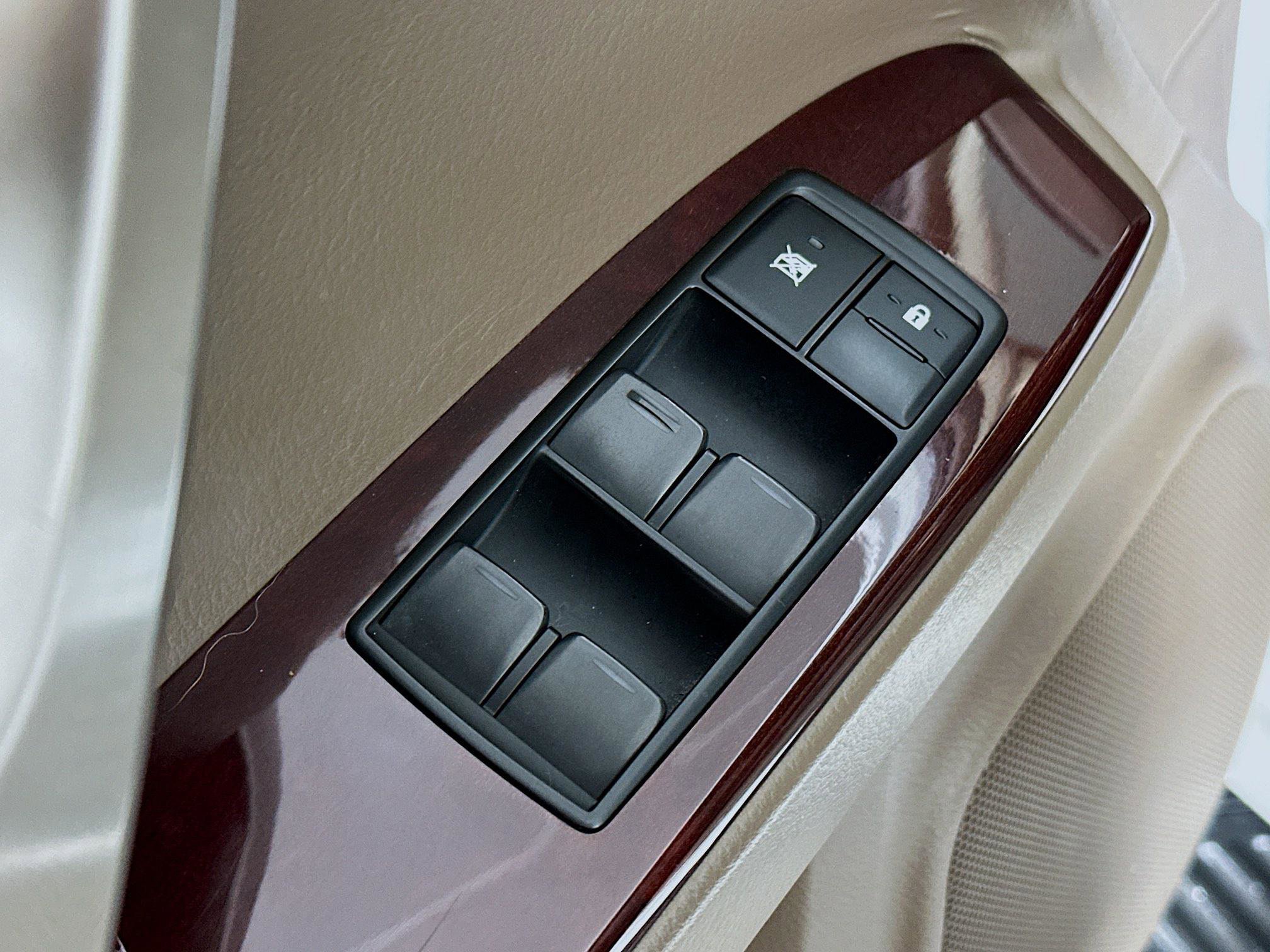 Used 2018 Lexus GX 460 Premium w/ Premium Package image 18