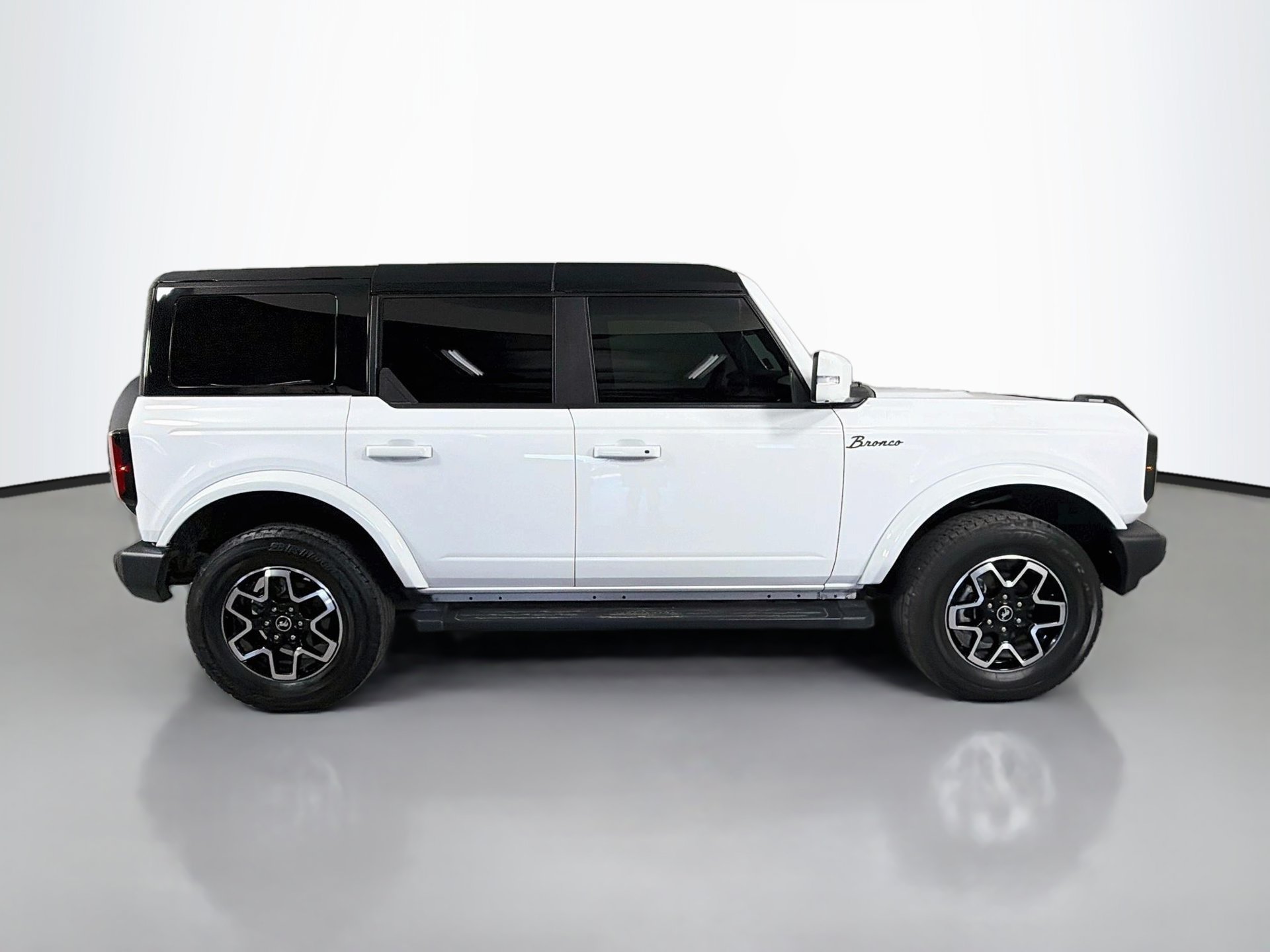 Used 2024 Ford Bronco Outer Banks AWD/4WD image 4