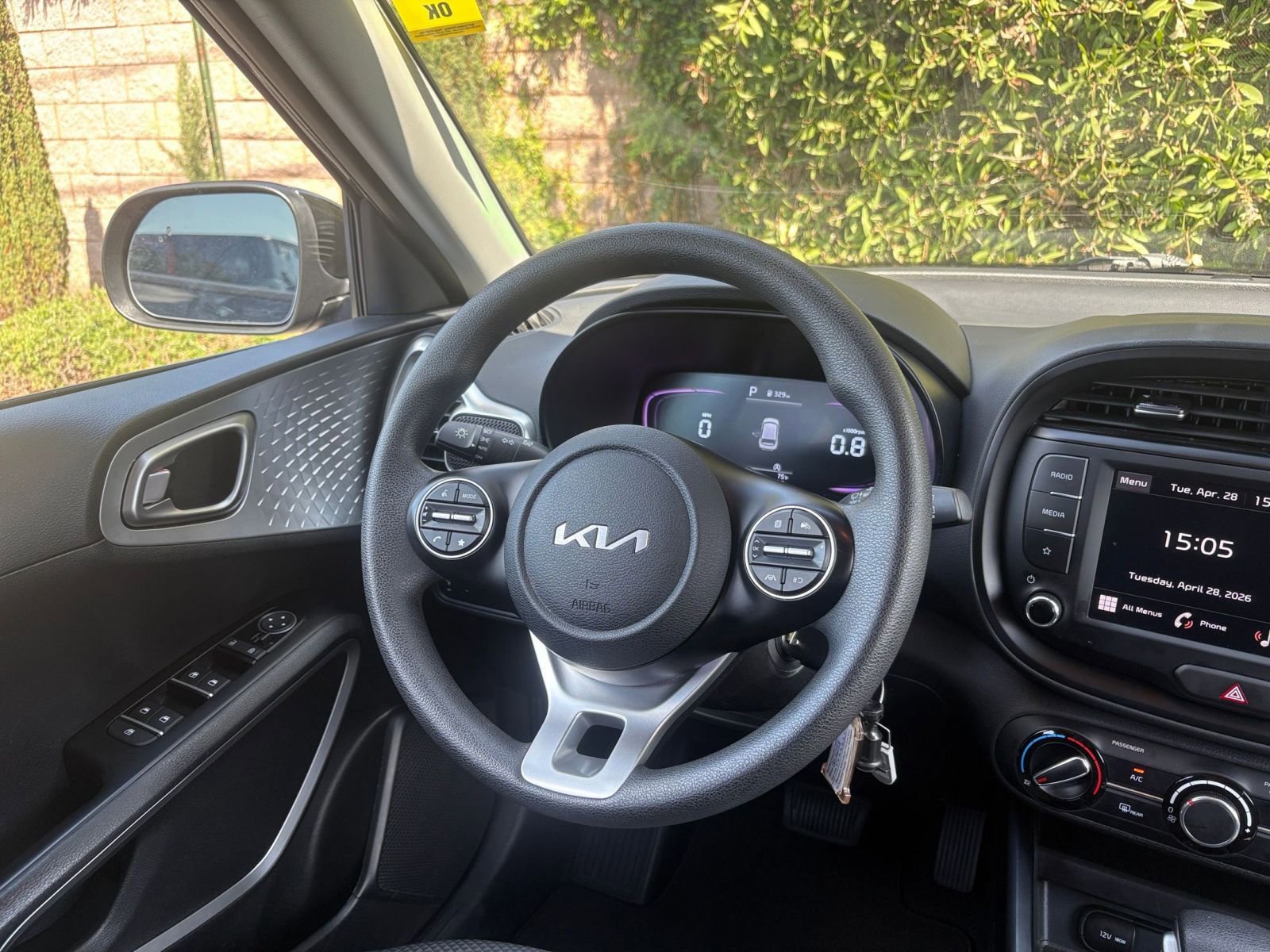 Used 2025 Kia Soul LX w/ LX Technology Package FWD image 32
