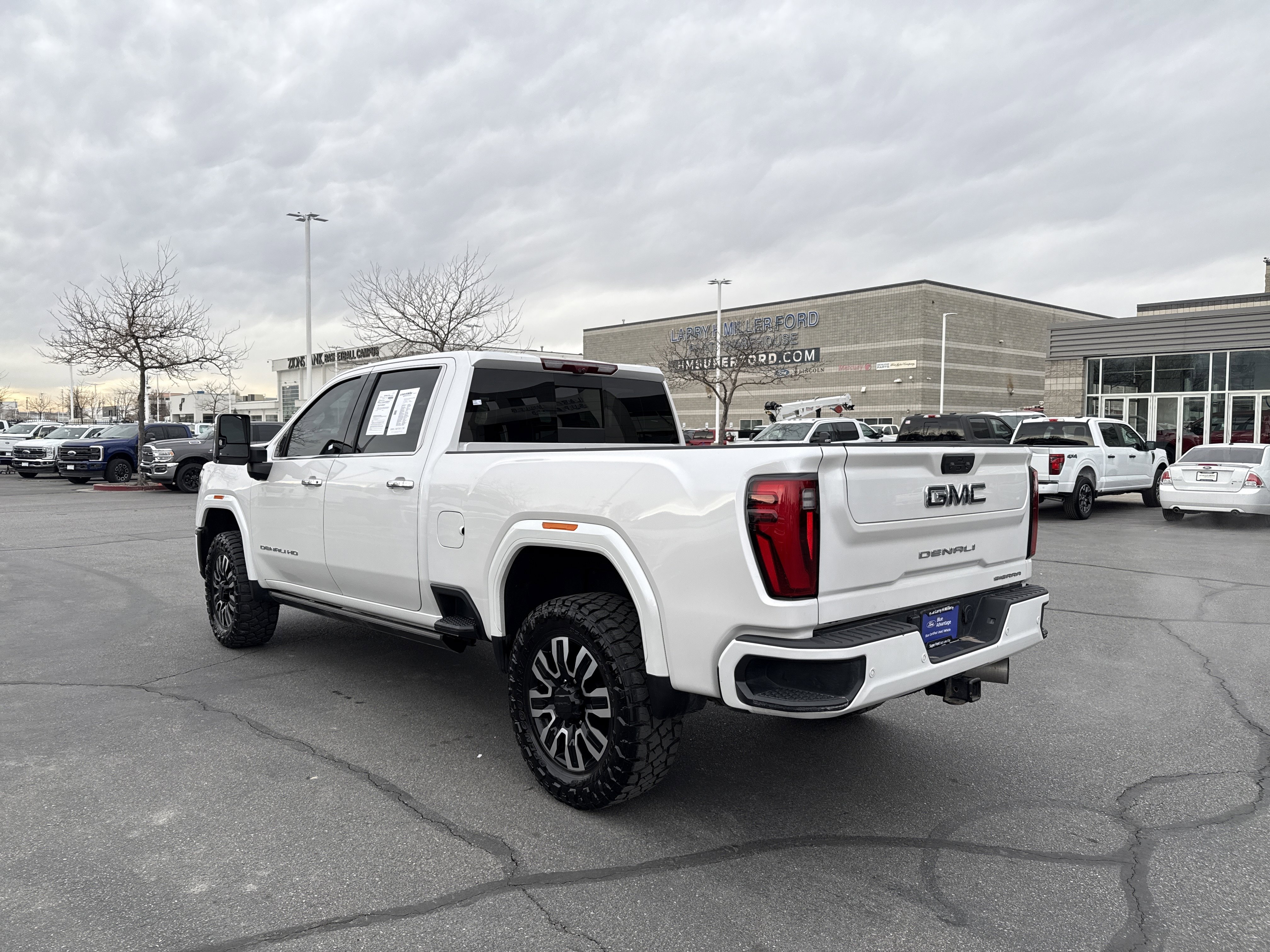 Used 2024 GMC Sierra 2500 Denali Ultimate image 3