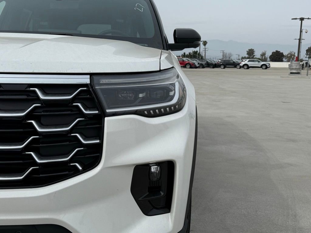 New 2026 Ford Explorer Platinum image 8