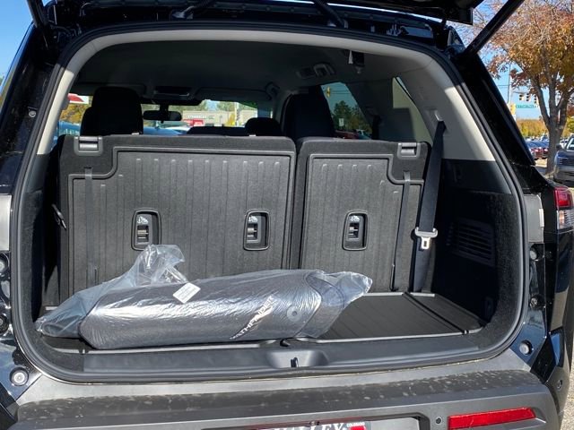 New 2025 Nissan Pathfinder SV w/ Black Appearance Package image 24