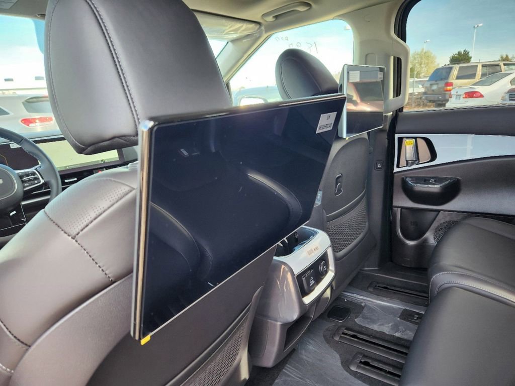 Certified 2025 Kia Carnival SX image 15