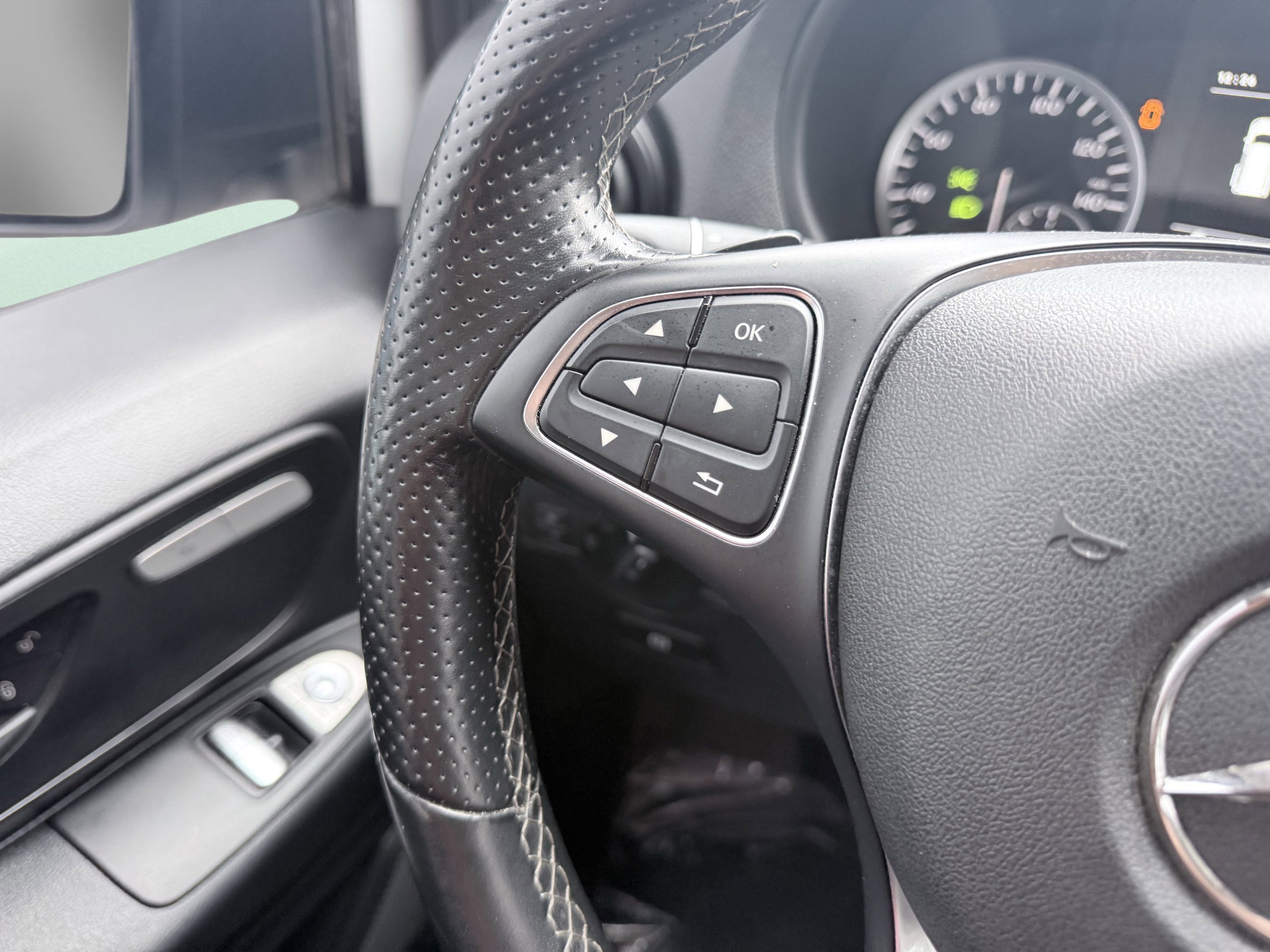 Used 2018 Mercedes-Benz Metris Passenger image 59