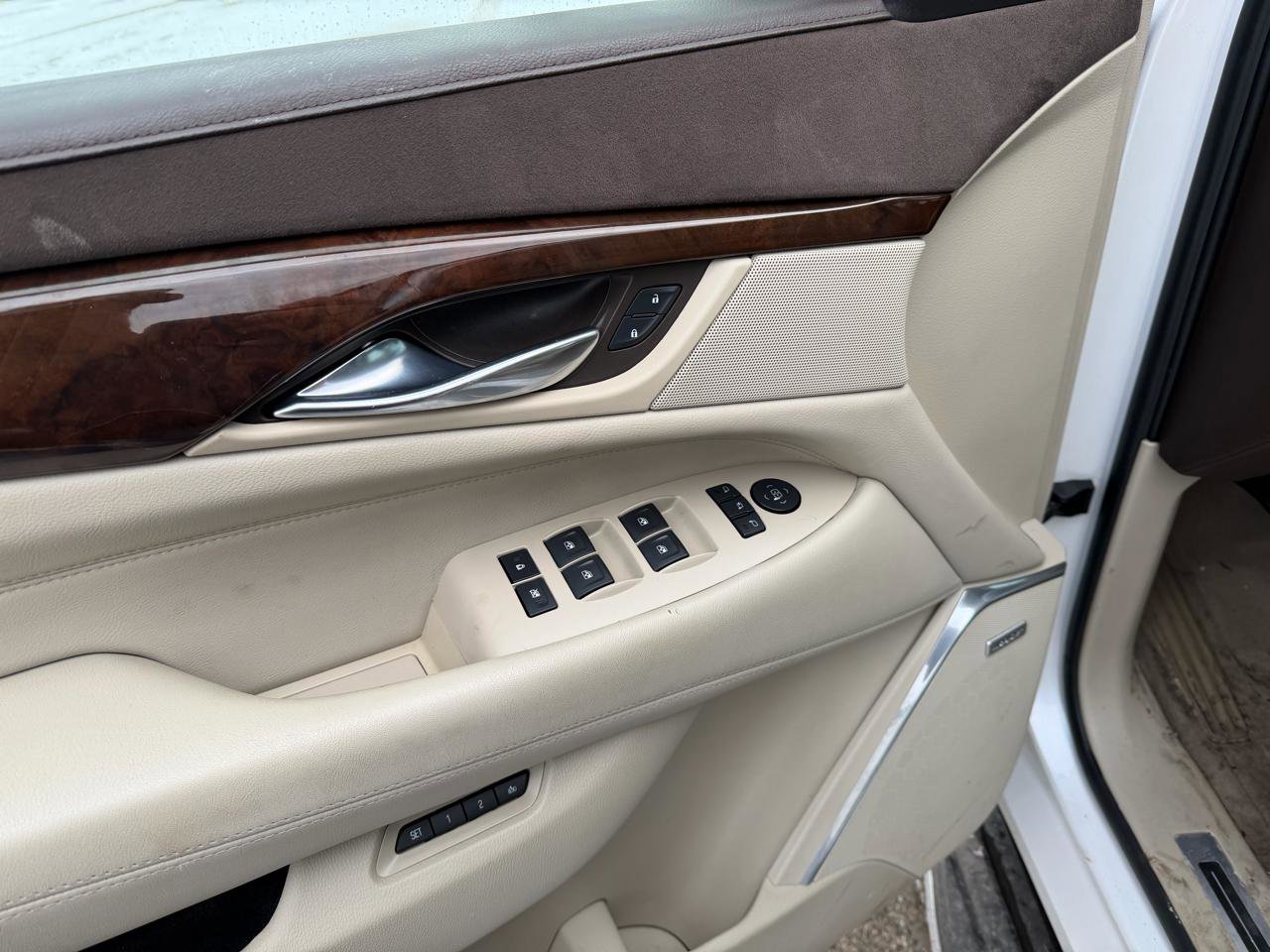 Used 2016 Cadillac Escalade Luxury image 12