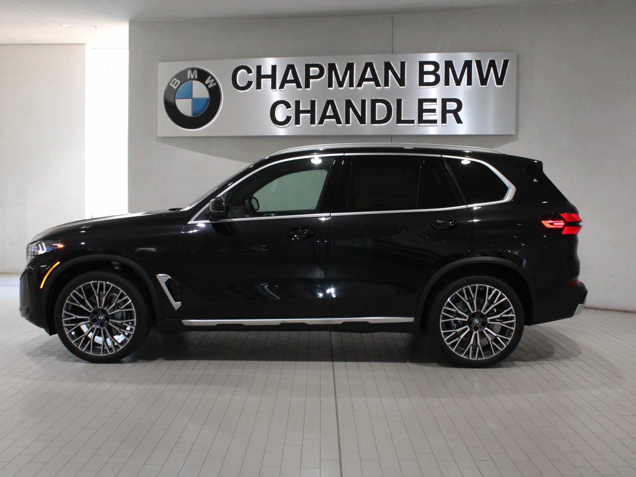 Used 2026 BMW X5 xDrive40i w/ Climate Comfort Package AWD/4WD image 3