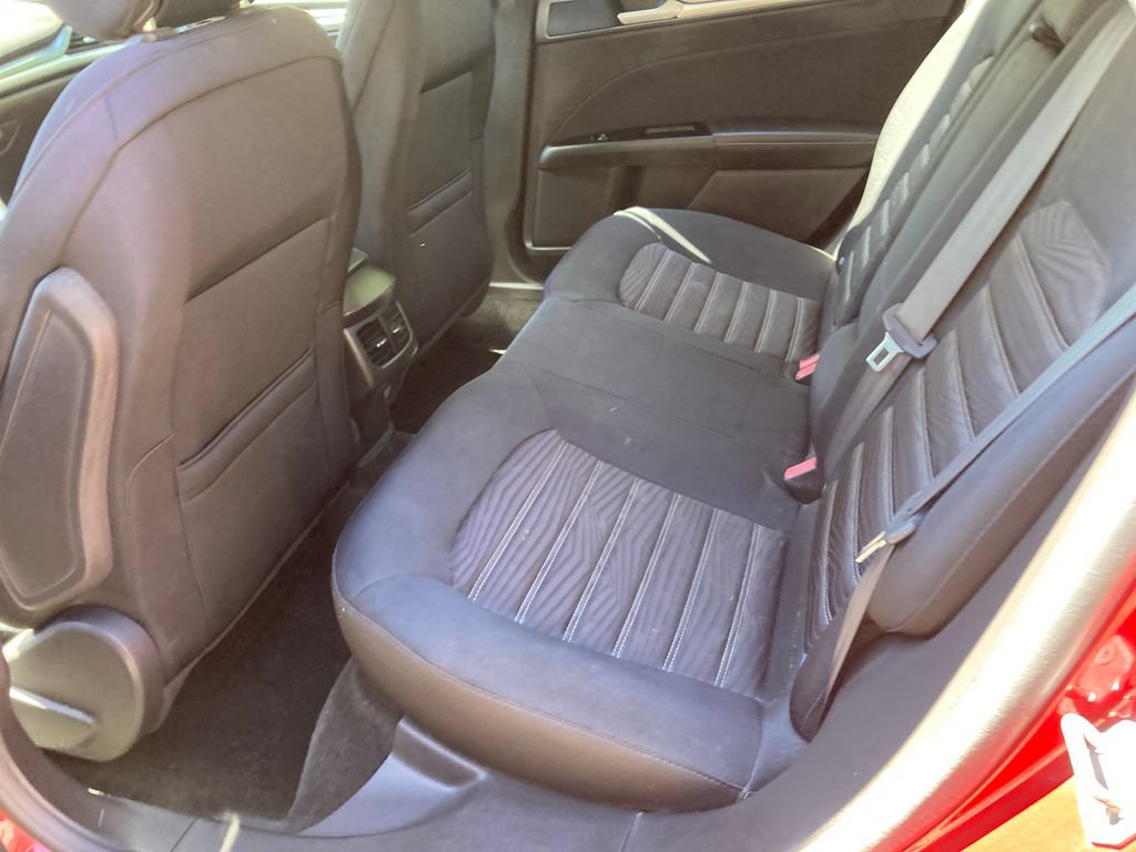 Used 2016 Ford Fusion SE FWD image 29