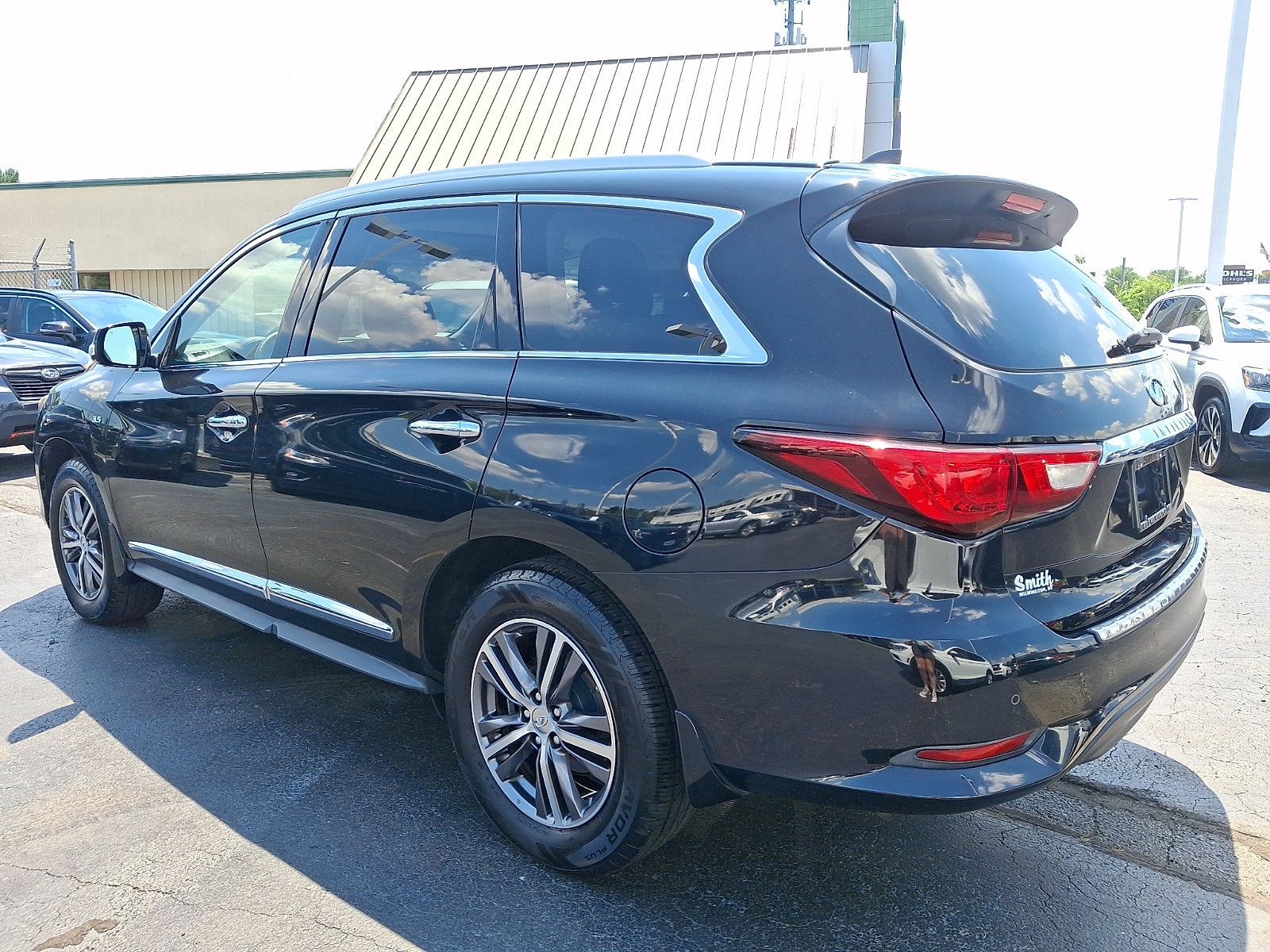 Used 2016 INFINITI QX60 Luxe w/ Premium Plus Package AWD/4WD image 4