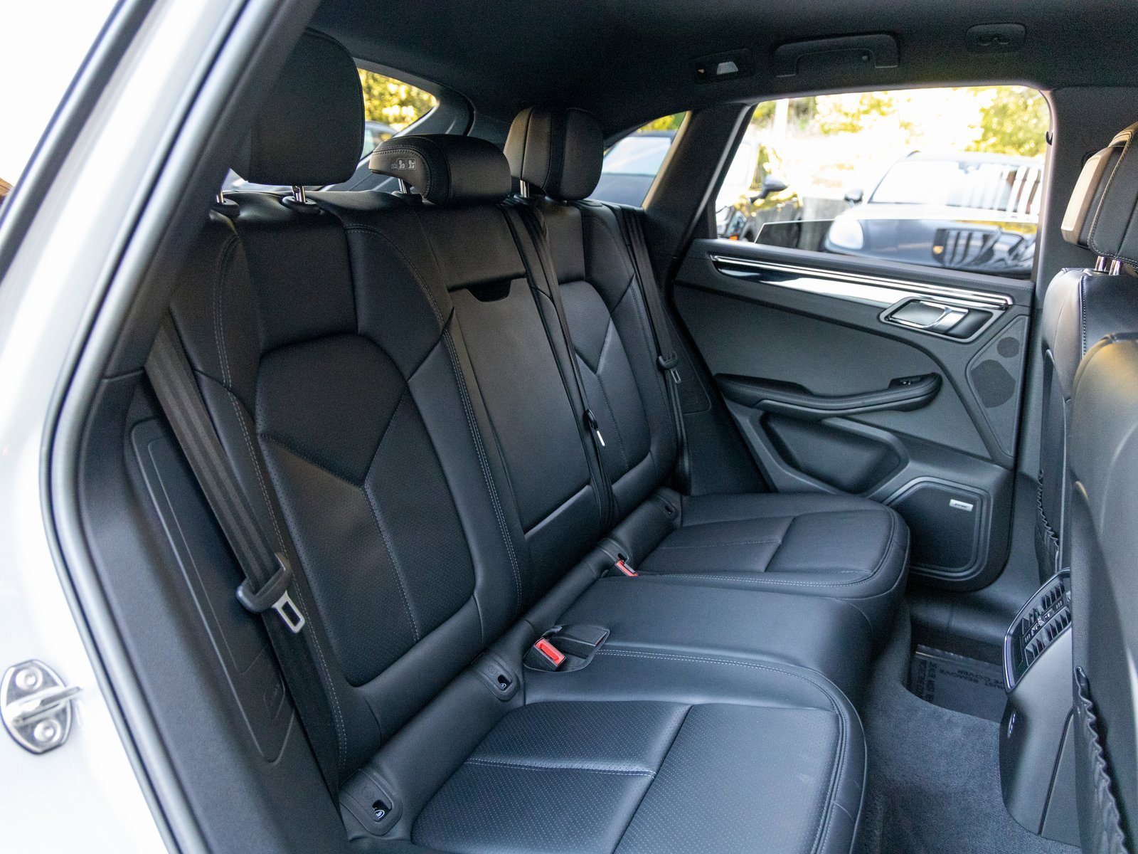 Certified 2024 Porsche Macan image 48