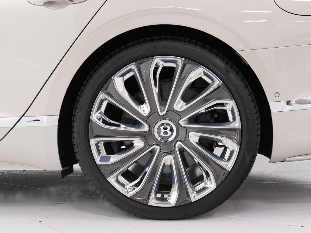 Used 2025 Bentley Flying Spur Plug-In Hybrid AWD/4WD image 46