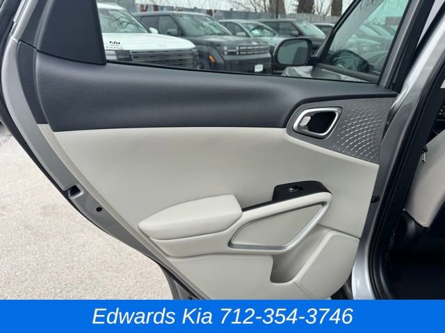 Used 2025 Kia Soul LX image 13