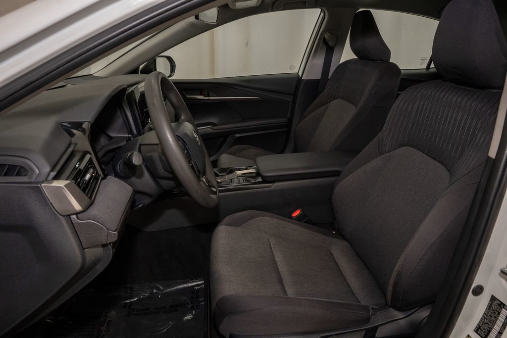 Used 2025 Toyota Camry LE image 10