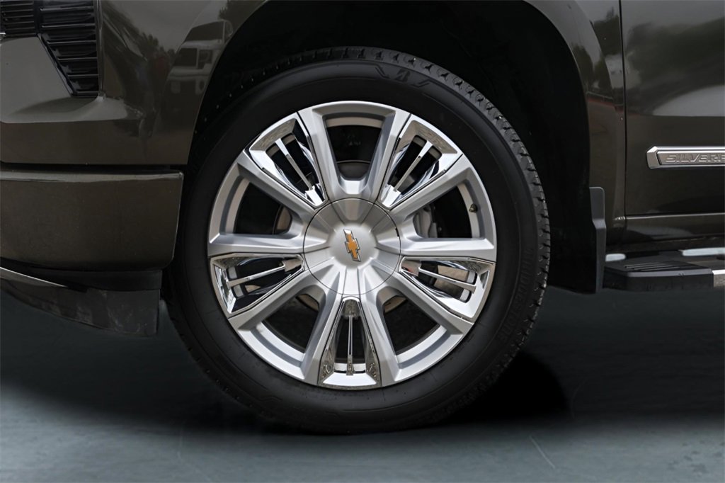 Used 2023 Chevrolet Silverado 1500 High Country w/ High Country Premium Package image 4