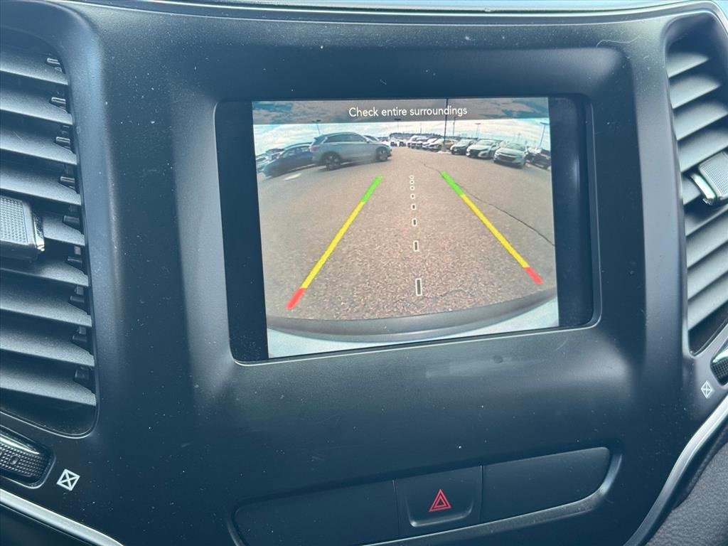 Used 2019 Jeep Cherokee Latitude w/ Cold Weather Group image 26