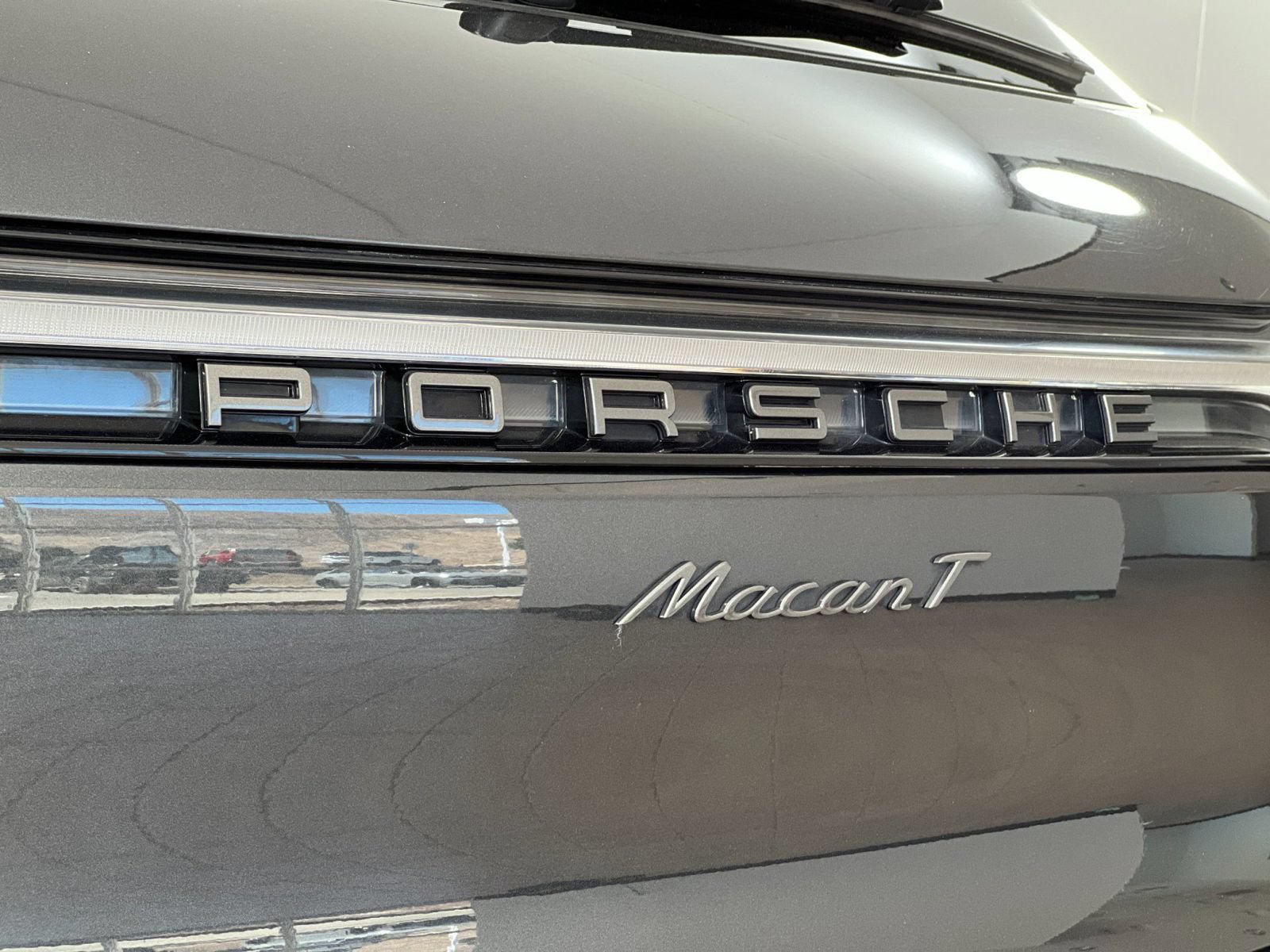 Certified 2023 Porsche Macan Turbo AWD/4WD image 27