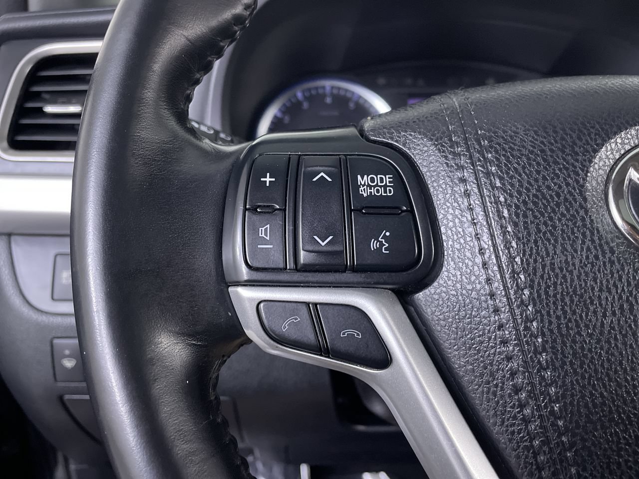 Used 2018 Toyota Highlander SE w/ Protection Package #3 AWD/4WD image 27