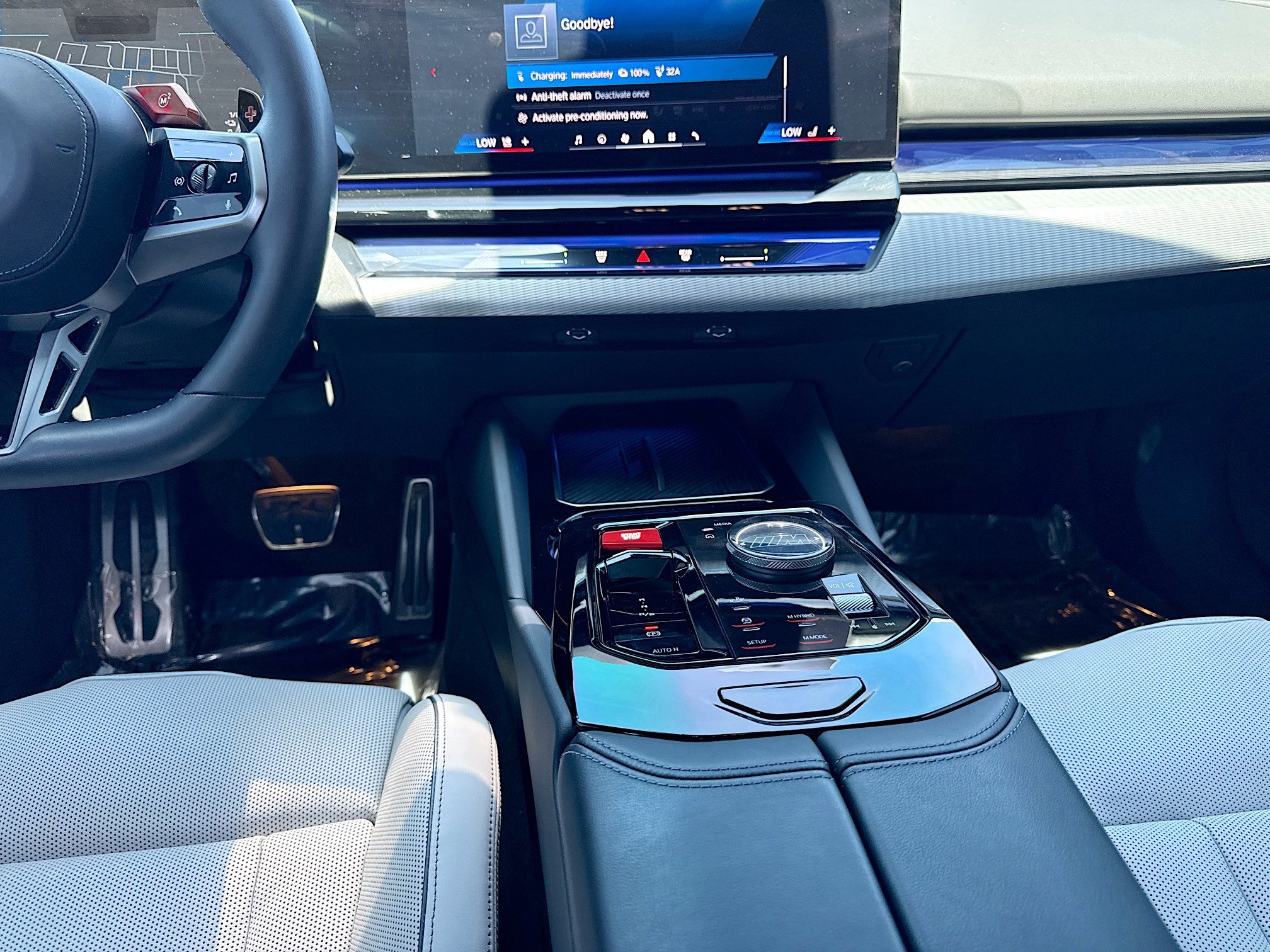 Used 2025 BMW M5 w/ Executive Package image 18