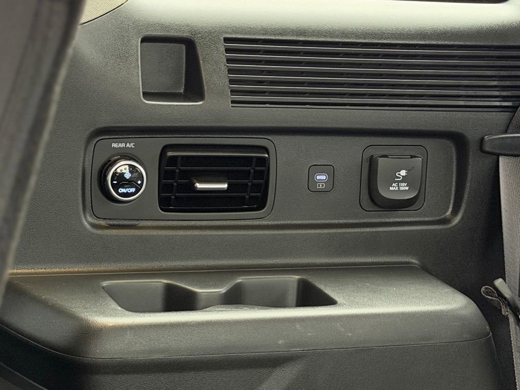 Used 2025 Hyundai Santa Fe Limited AWD/4WD image 8