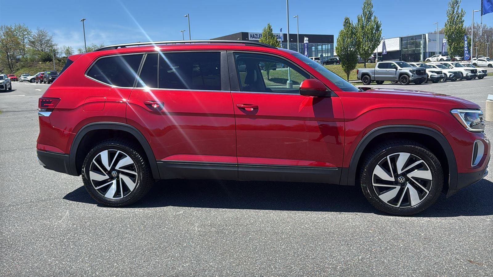 Used 2024 Volkswagen Atlas SE AWD/4WD image 3