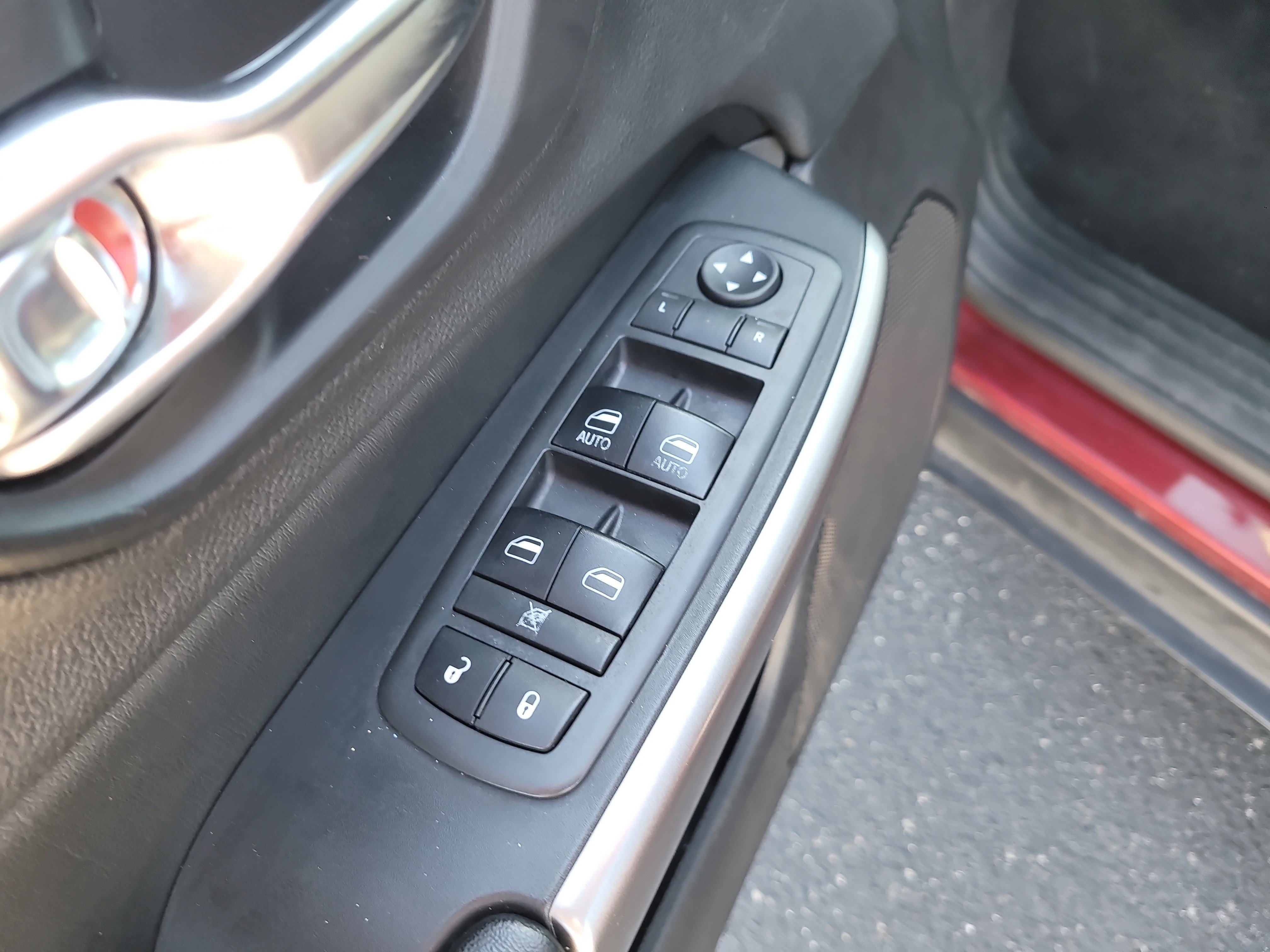 Used 2019 Jeep Cherokee Latitude w/ Popular Appearance Group image 15