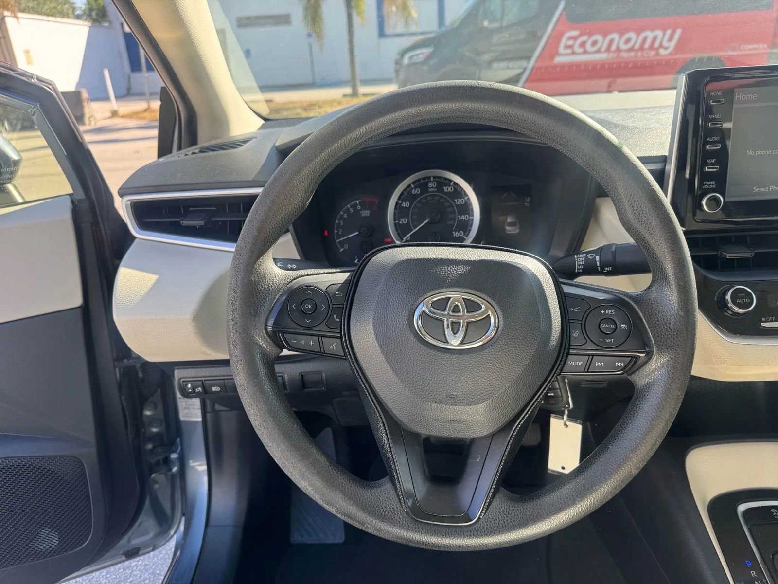 Used 2020 Toyota Corolla LE image 11