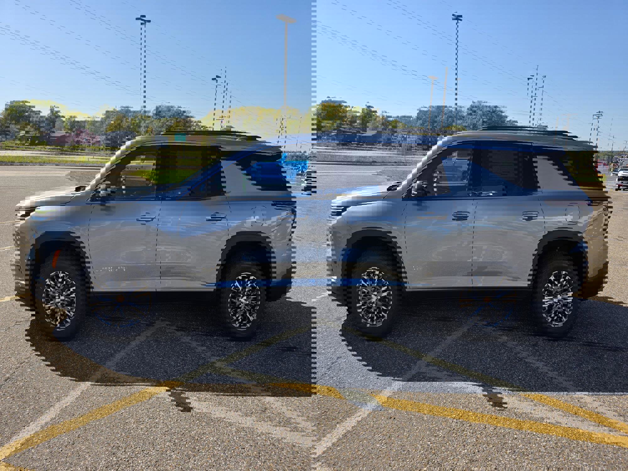 New 2026 Chevrolet Traverse LT image 2