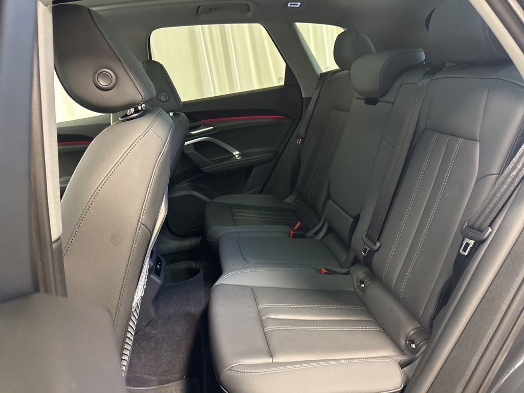 Used 2025 Audi Q5 Premium w/ Convenience Package image 28