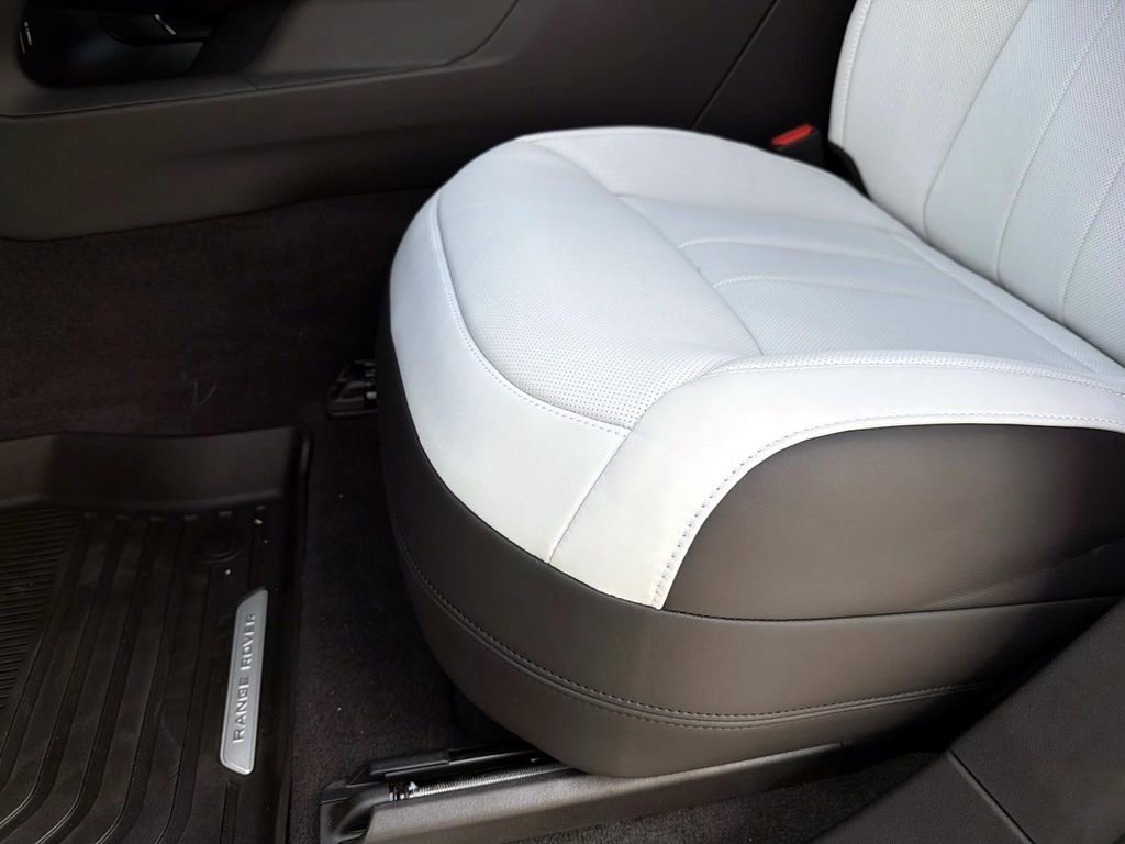 New 2026 Land Rover Range Rover Sport Dynamic SE image 16