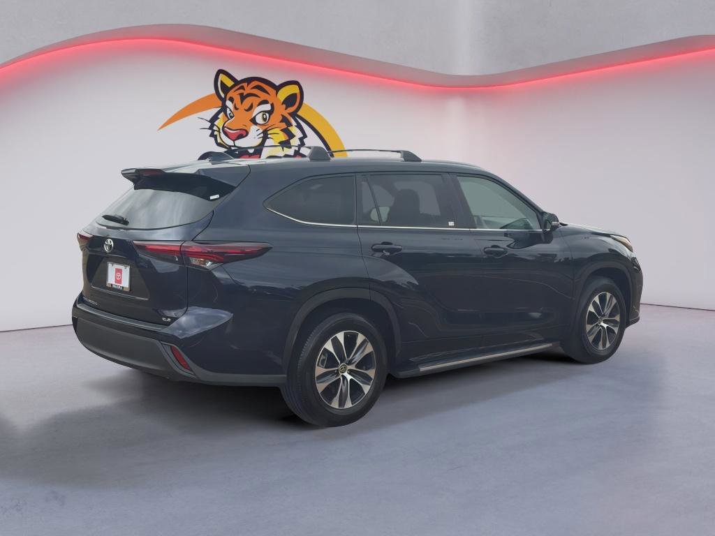 Used 2025 Toyota Highlander XLE image 5