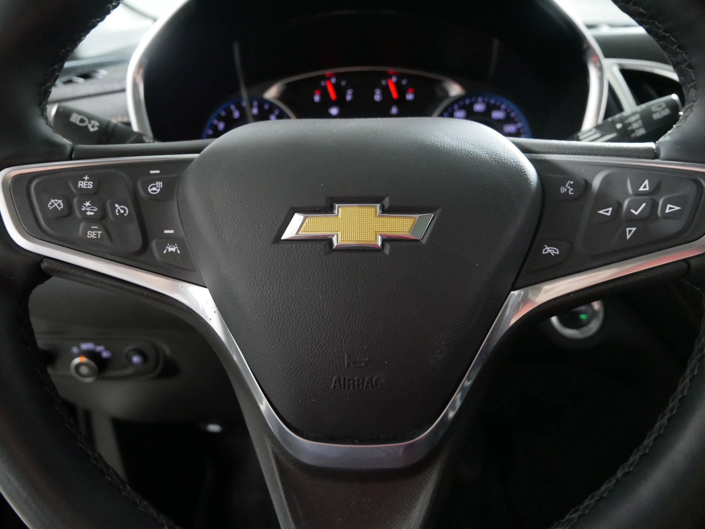 Used 2023 Chevrolet Equinox Premier image 25