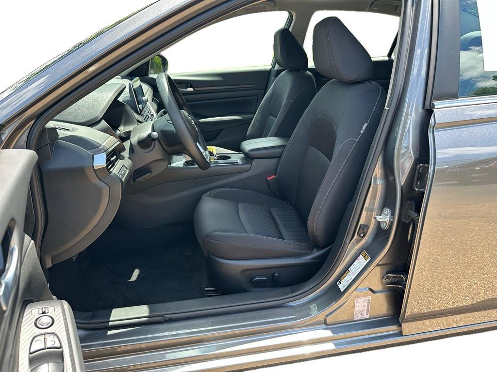 Used 2025 Nissan Altima 2.5 SV FWD image 8