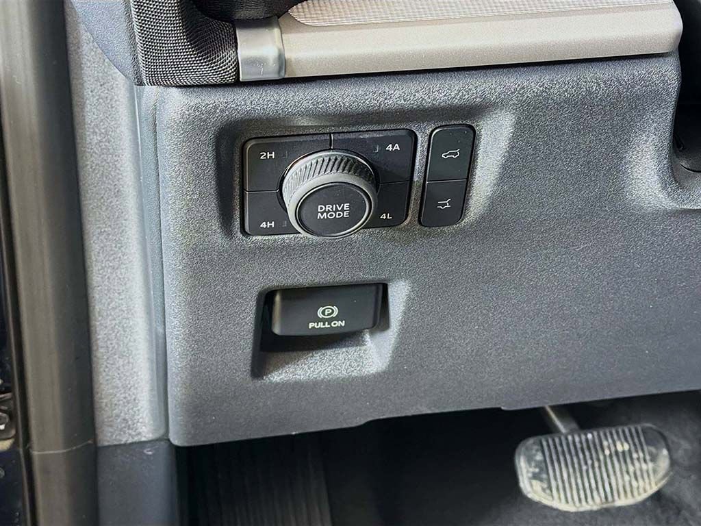 Used 2025 Ford Expedition Active image 30