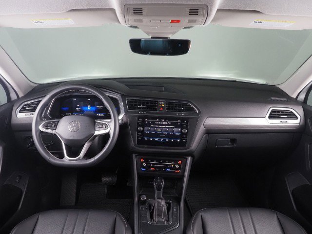 Used 2022 Volkswagen Tiguan SE FWD image 3