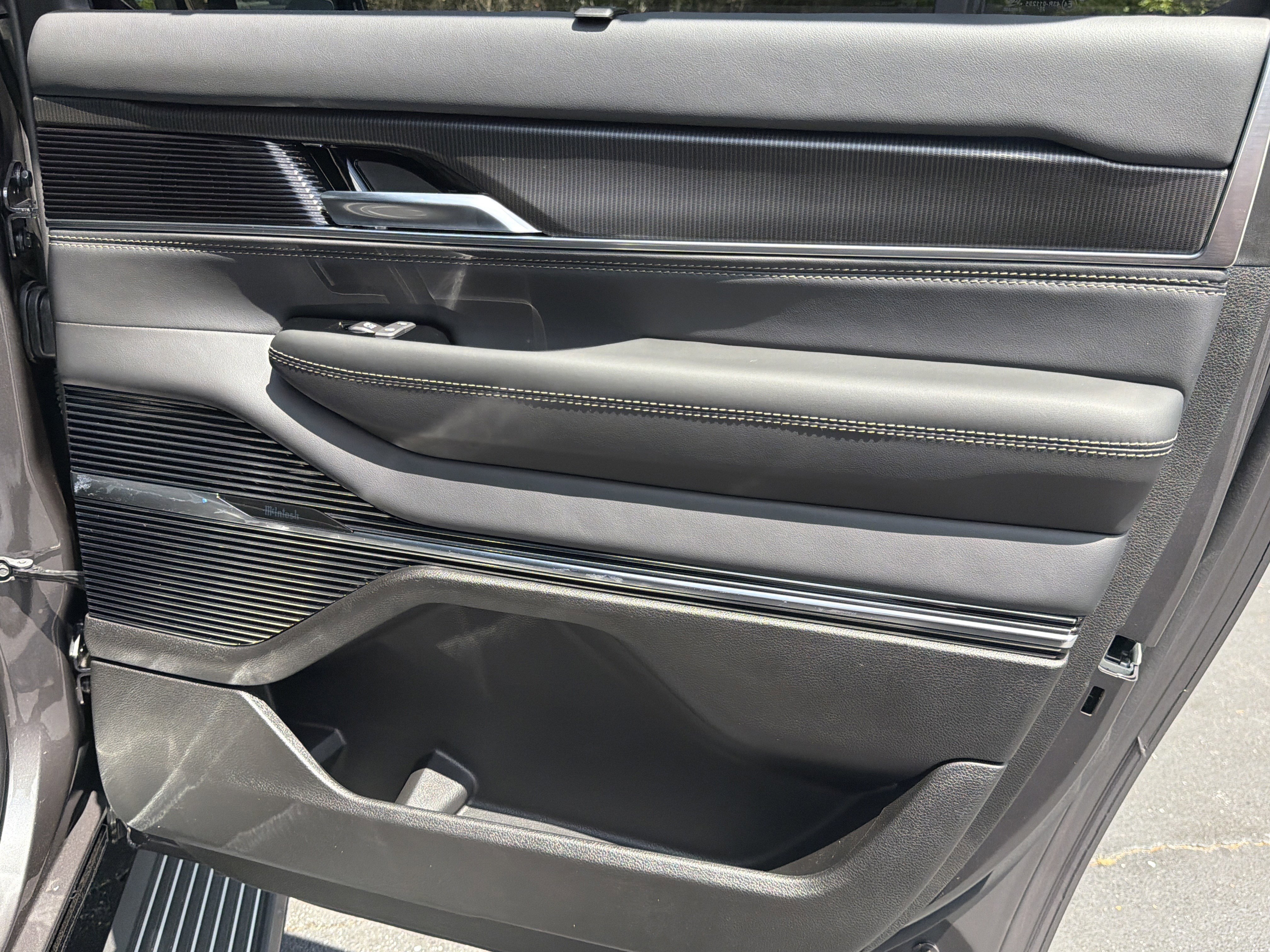 New 2026 Jeep Grand Wagoneer L Summit AWD/4WD image 19
