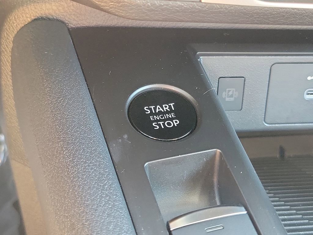 Used 2025 Nissan Kicks SV FWD image 10