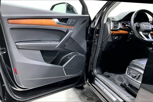 Used 2023 Audi Q5 2.0T Premium w/ Convenience Package image 17