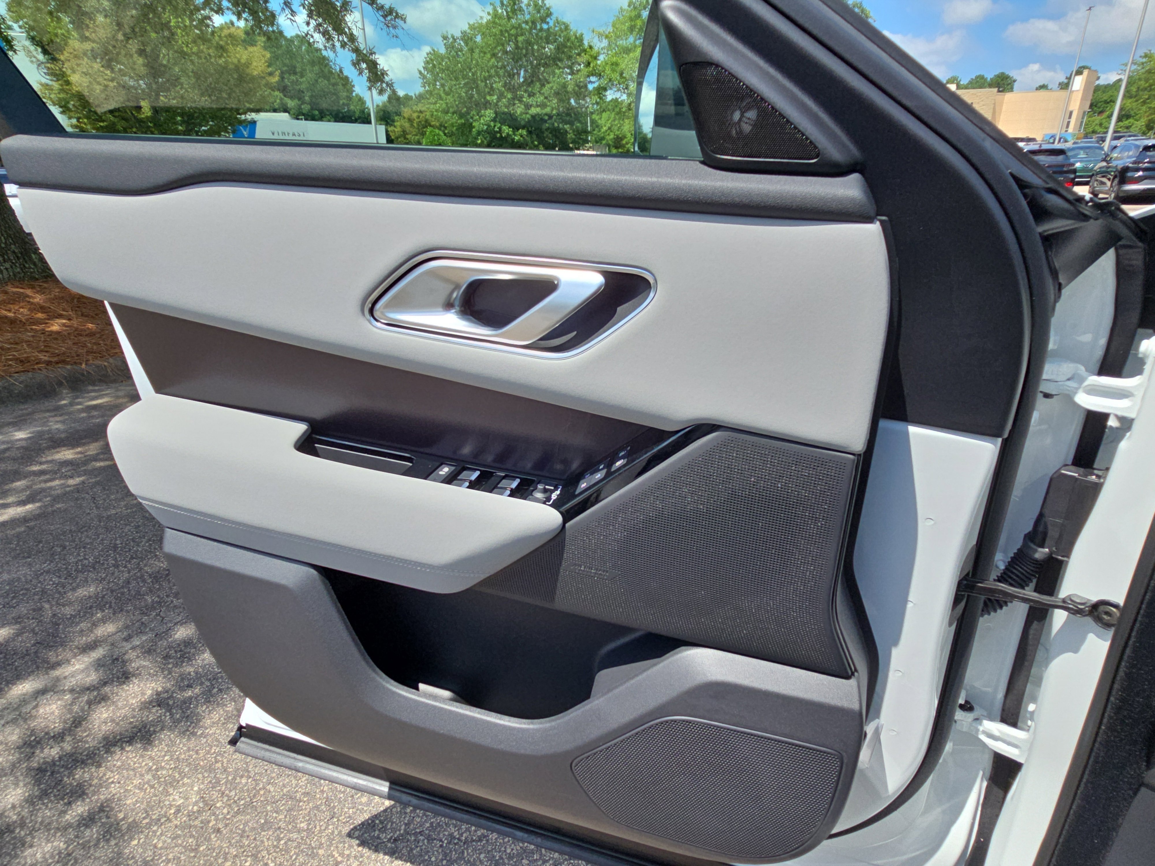New 2026 Land Rover Range Rover Velar Dynamic SE image 26