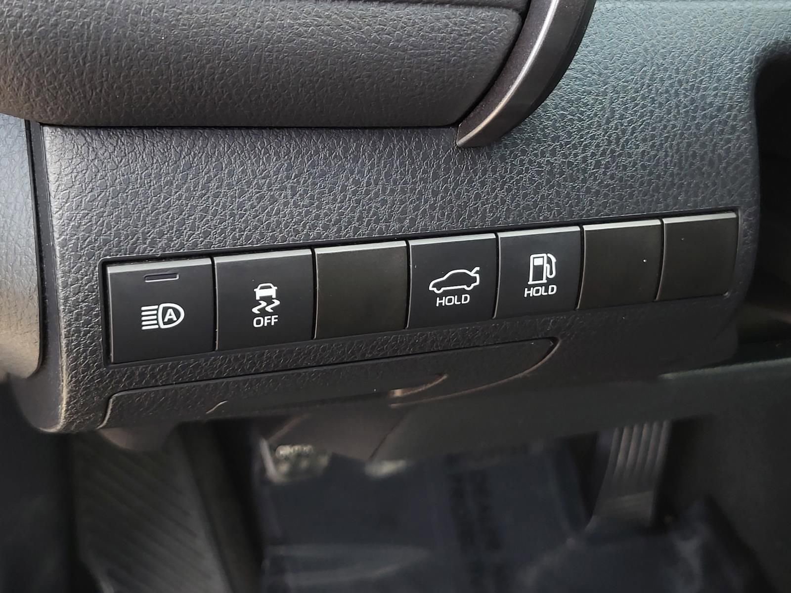 Used 2020 Toyota Camry SE image 18